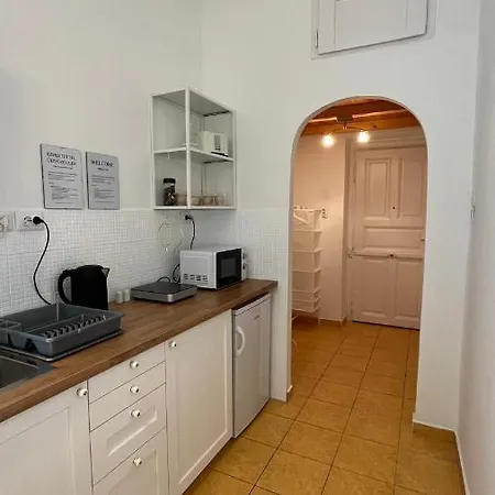 Christie's Downtown Apartment *