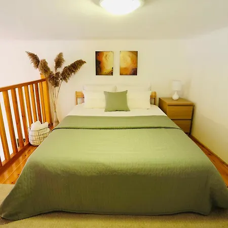 Christie's Downtown Apartment *