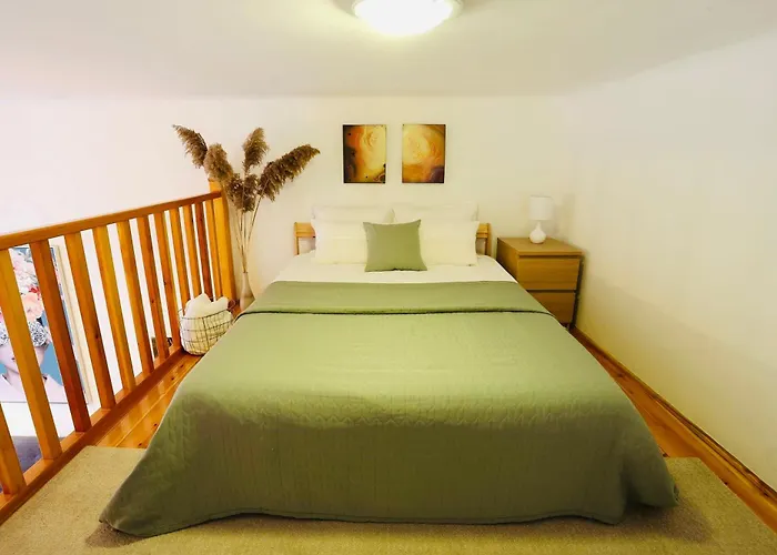 Christie's Downtown Apartament *